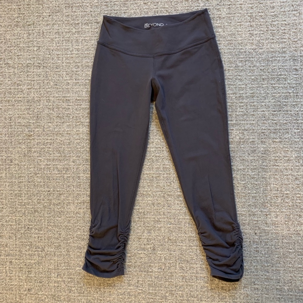 Beyond Yoga Gray Cinch Crop Leg Yoga Workout Pant